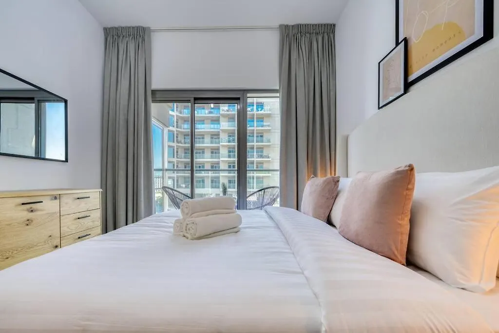 Chic Spacious 1 Bedroom Apartment In Dubai South.