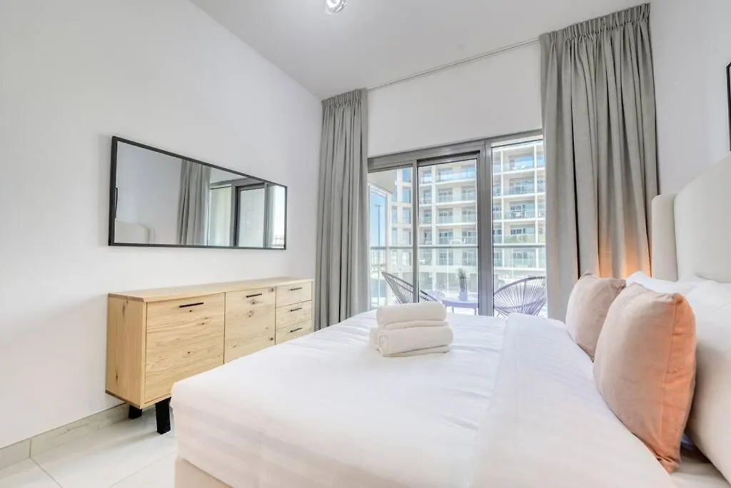 Chic Spacious 1 Bedroom Apartment In Dubai South.